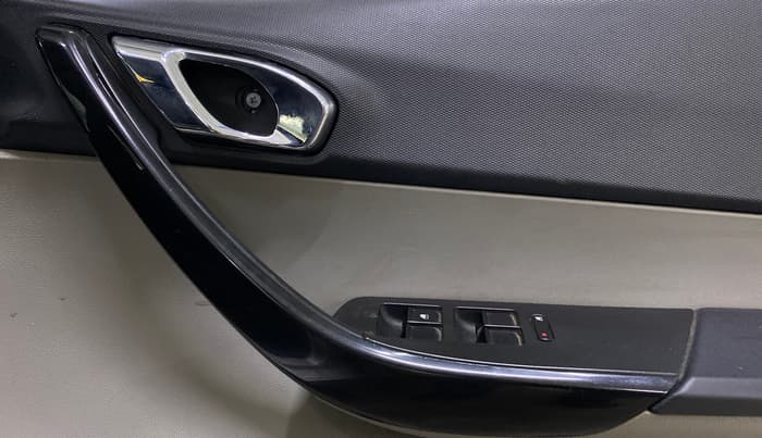 2018 Tata Tiago XZ PETROL, Petrol, Manual, 41,981 km, Driver Side Door Panels Control
