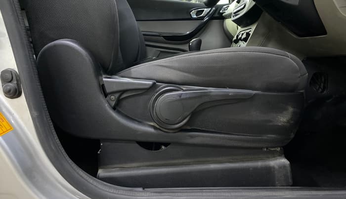 2018 Tata Tiago XZ PETROL, Petrol, Manual, 41,981 km, Driver Side Adjustment Panel