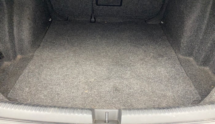 2012 Volkswagen Jetta HIGHLINE TDI AT, Diesel, Automatic, 67,998 km, Boot Inside