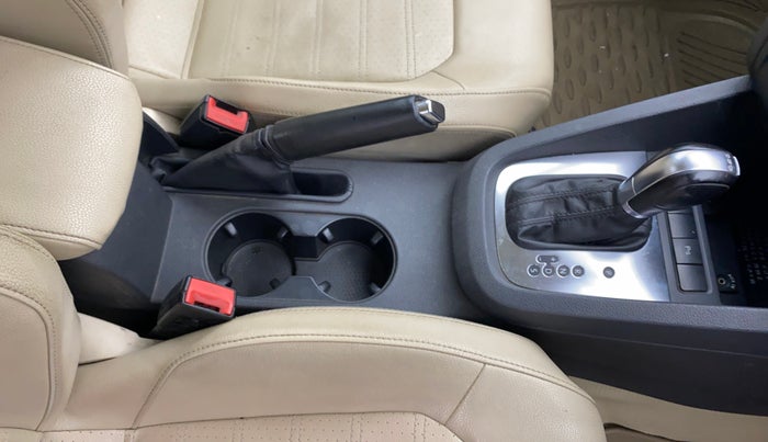 2012 Volkswagen Jetta HIGHLINE TDI AT, Diesel, Automatic, 67,998 km, Gear Lever