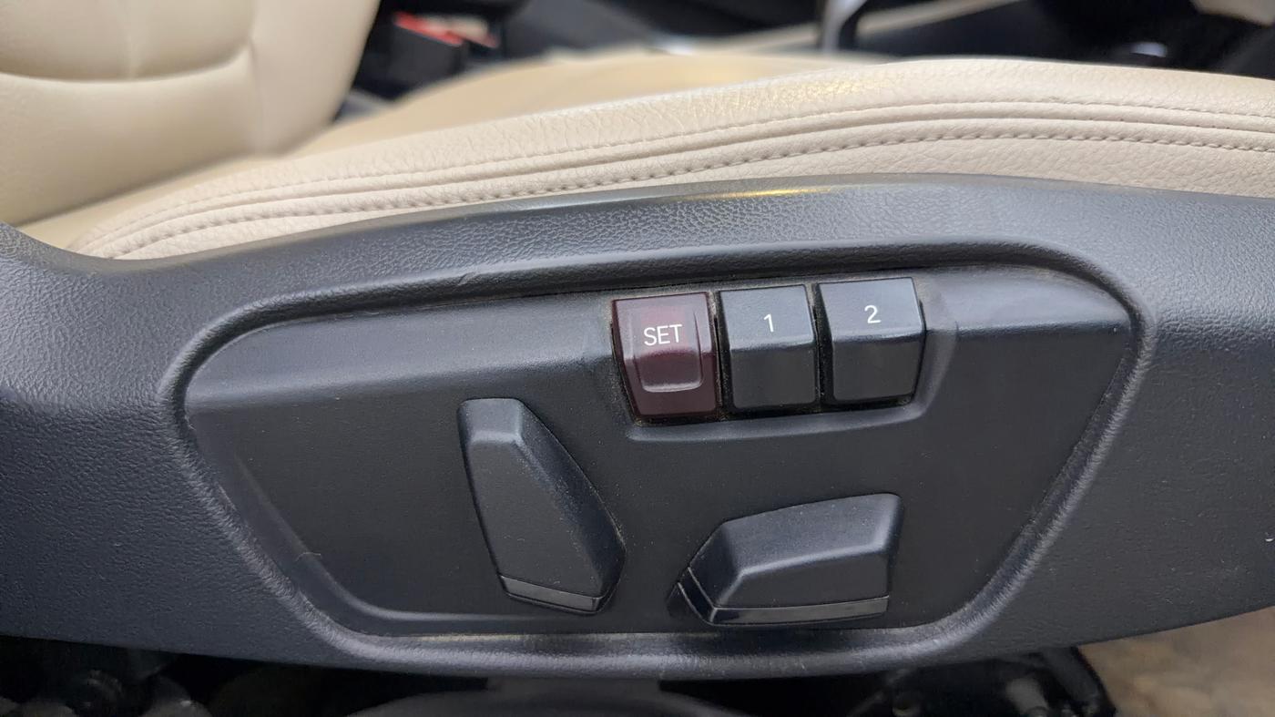 2021 BMW X1 sDrive20i xLine, Petrol, Automatic, 49,600 km, Driver Side Adjustment Panel
