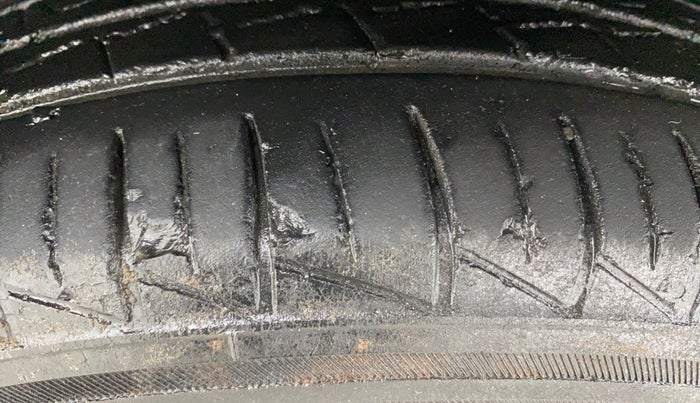 2021 Maruti Alto VXI PLUS, Petrol, Manual, 35,618 km, Left Front Tyre Tread