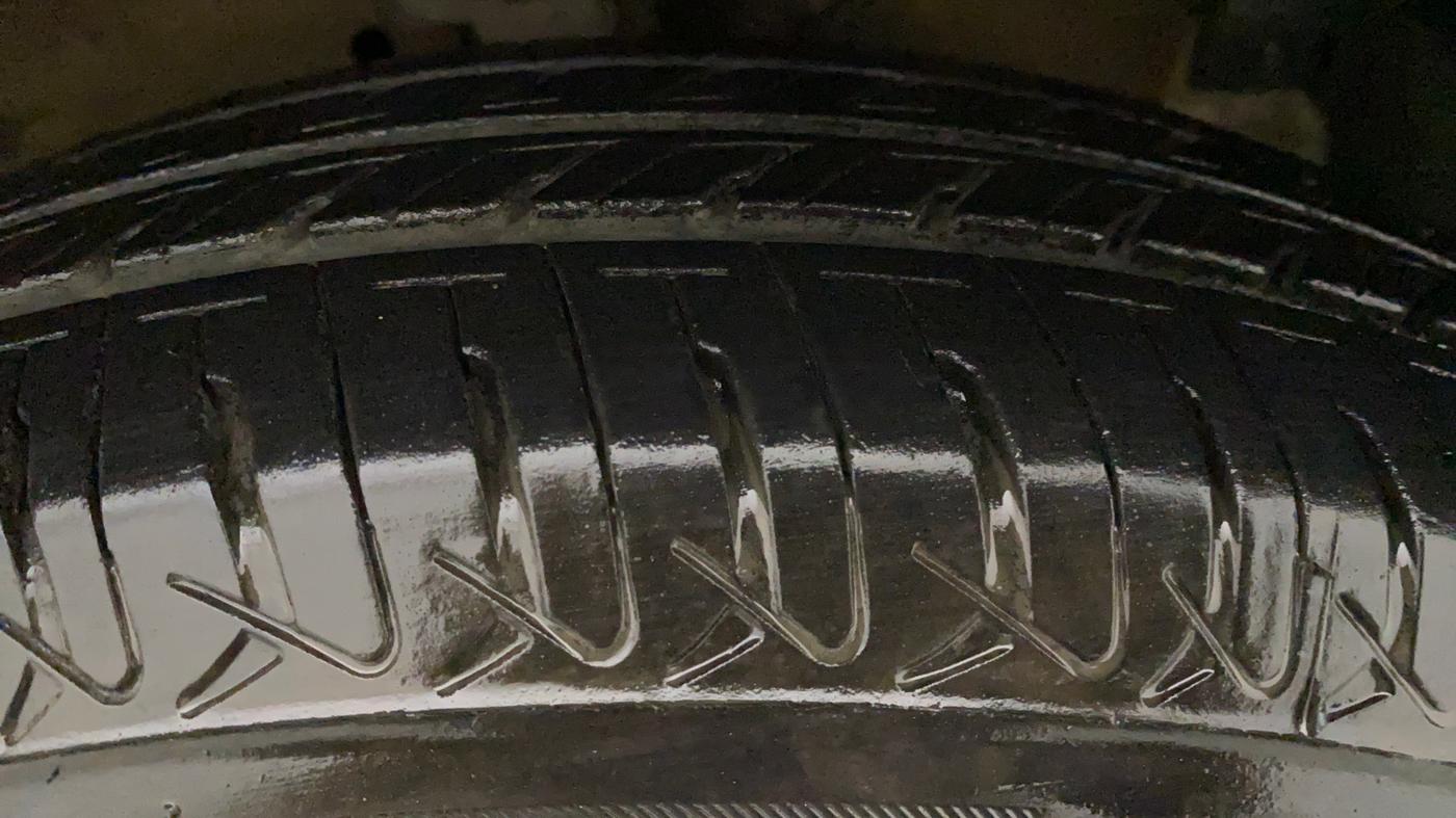 2017 Maruti Swift VDI, Diesel, Manual, 78,353 km, Right Front Tyre Tread
