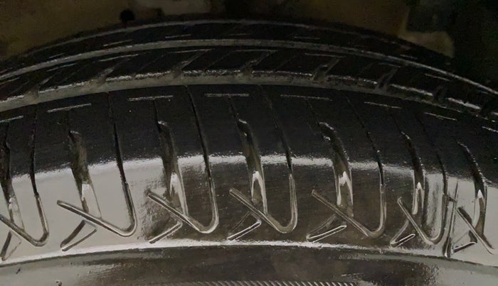 2017 Maruti Swift VDI, Diesel, Manual, 78,353 km, Right Front Tyre Tread