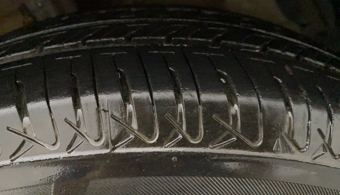2017 Maruti Swift VDI, Diesel, Manual, 78,353 km, Left Front Tyre Tread
