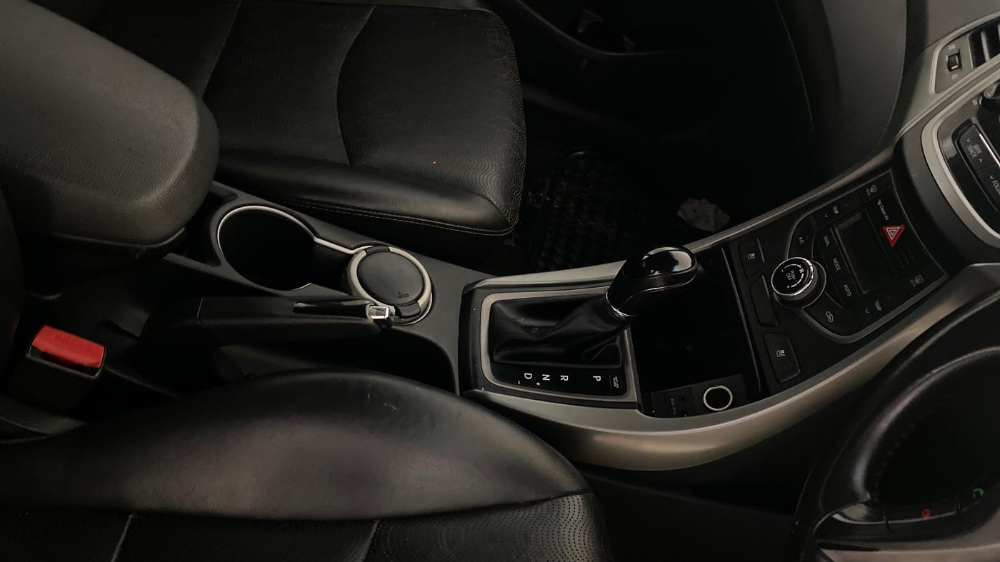 2016 Hyundai New Elantra 2.0 SX AT PETROL, Petrol, Automatic, 57,434 km, Gear Lever