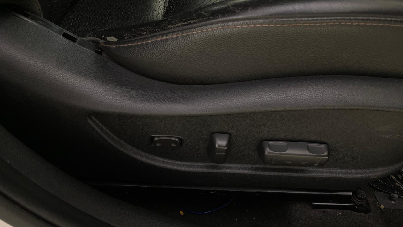 2016 Hyundai New Elantra 2.0 SX AT PETROL, Petrol, Automatic, 57,434 km, Driver Side Adjustment Panel