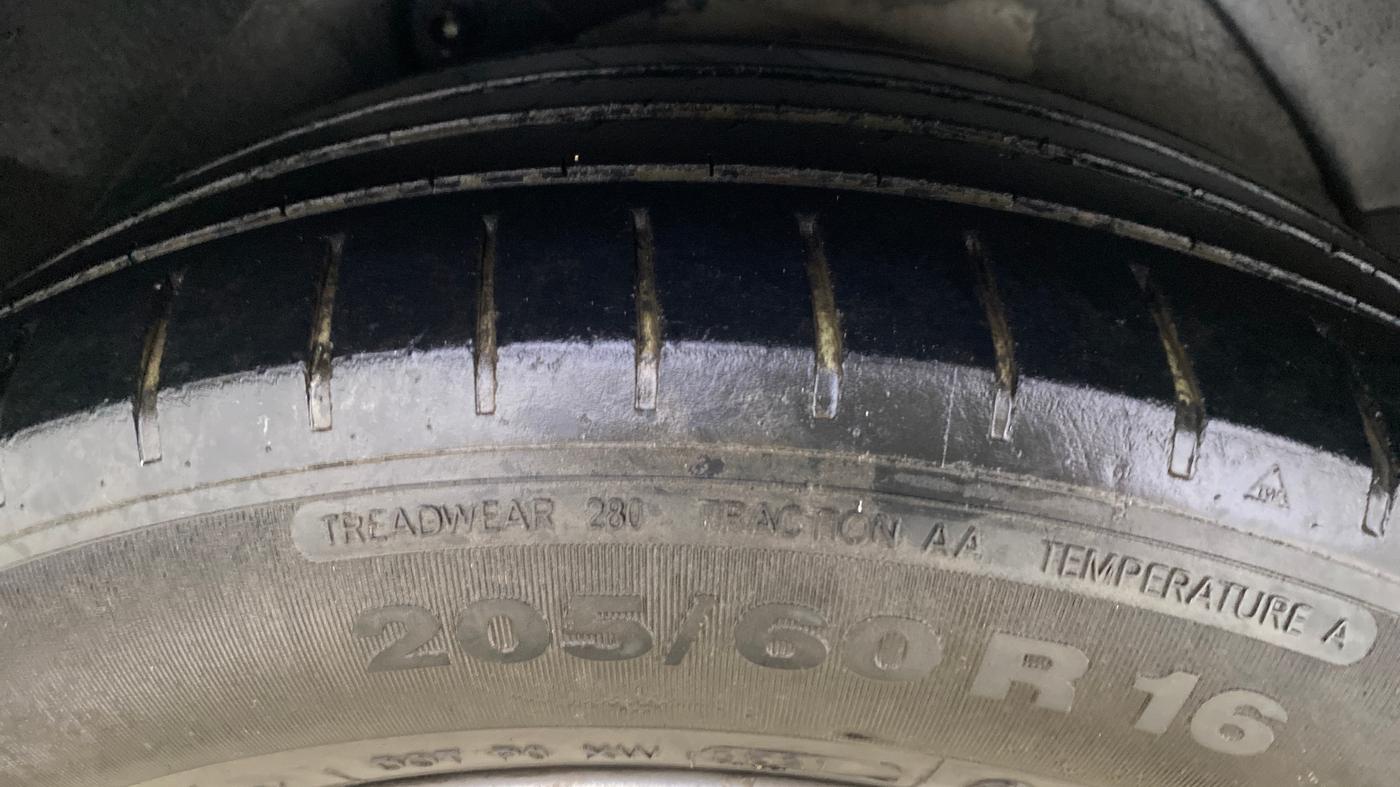 2016 Hyundai New Elantra 2.0 SX AT PETROL, Petrol, Automatic, 57,434 km, Right Rear Tyre Tread