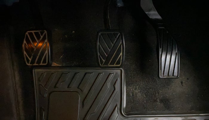 2022 Toyota URBAN CRUISER HYRYDER V NEO DRIVE, Petrol, Manual, 23,401 km, Pedals