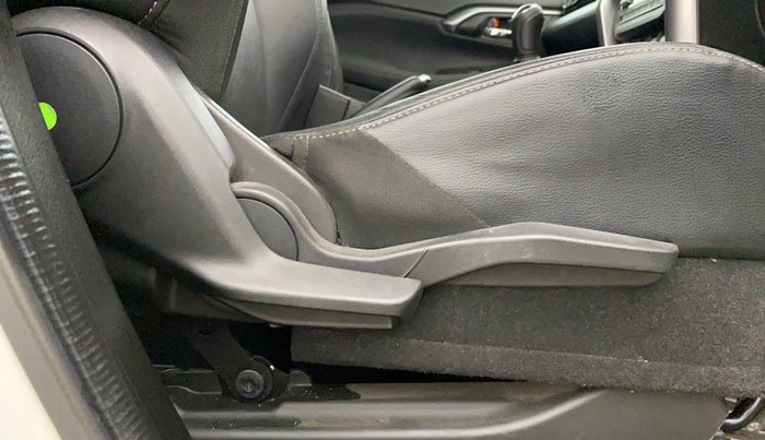 2022 Toyota URBAN CRUISER HYRYDER V NEO DRIVE, Petrol, Manual, 23,401 km, Driver Side Adjustment Panel