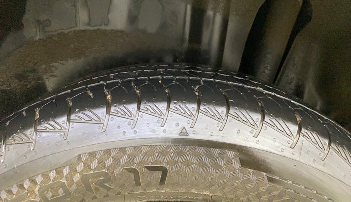 2022 Toyota URBAN CRUISER HYRYDER V NEO DRIVE, Petrol, Manual, 23,401 km, Left Rear Tyre Tread