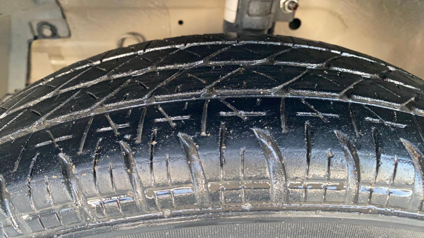 2015 Maruti Swift Dzire VXI, Petrol, Manual, 76,868 km, Left Front Tyre Tread