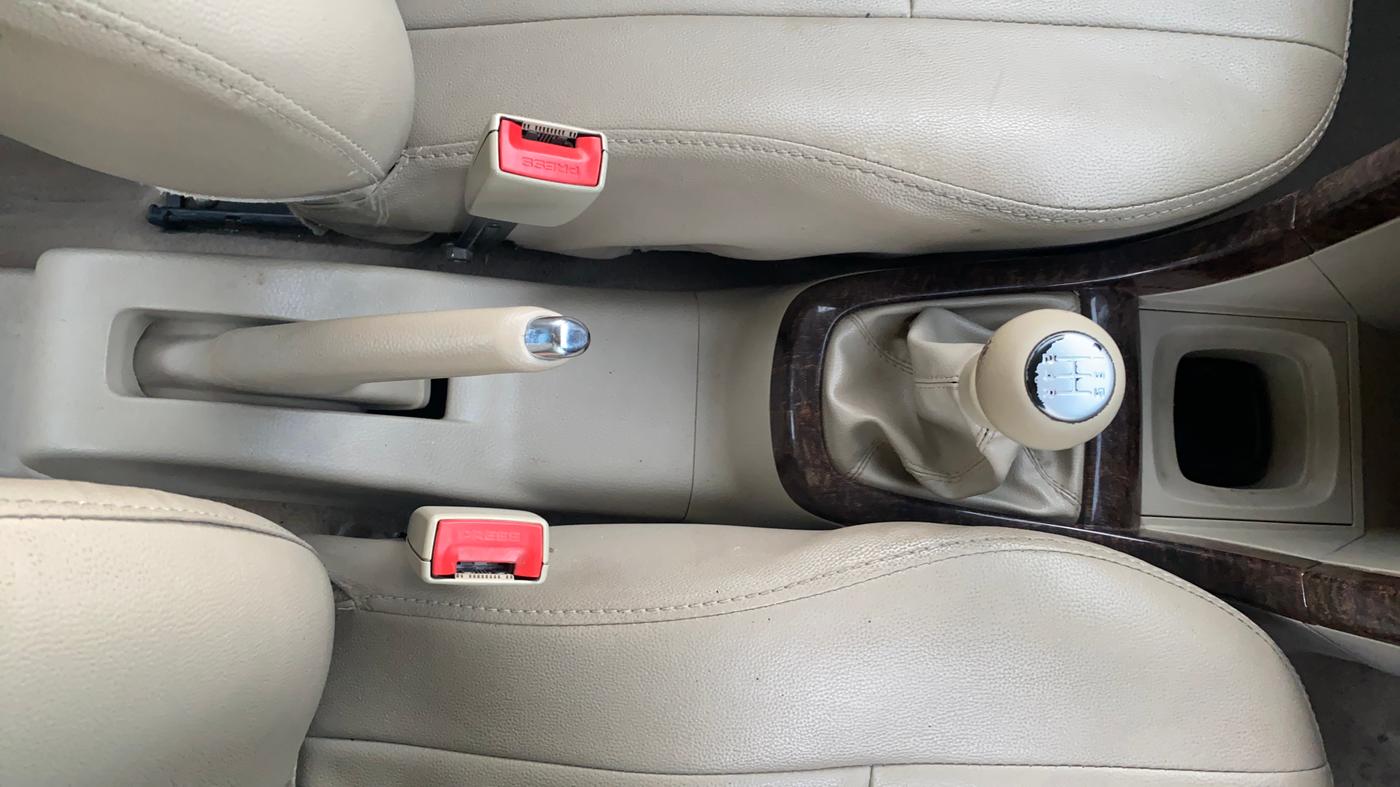 2015 Maruti Swift Dzire VXI, Petrol, Manual, 76,868 km, Gear Lever