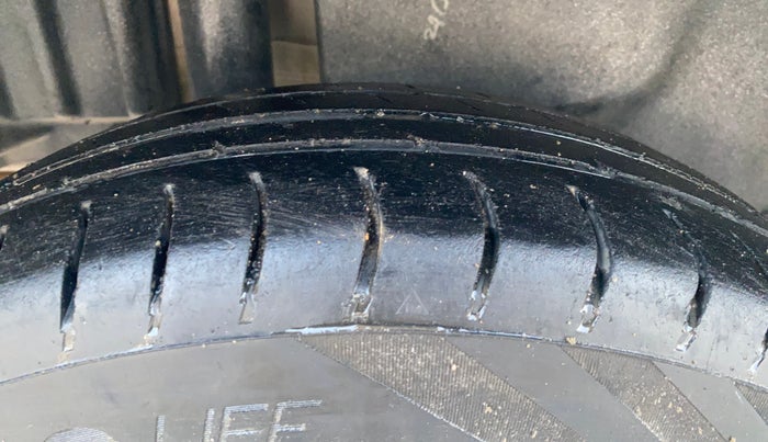 2015 Maruti Swift Dzire VXI, Petrol, Manual, 76,868 km, Right Rear Tyre Tread