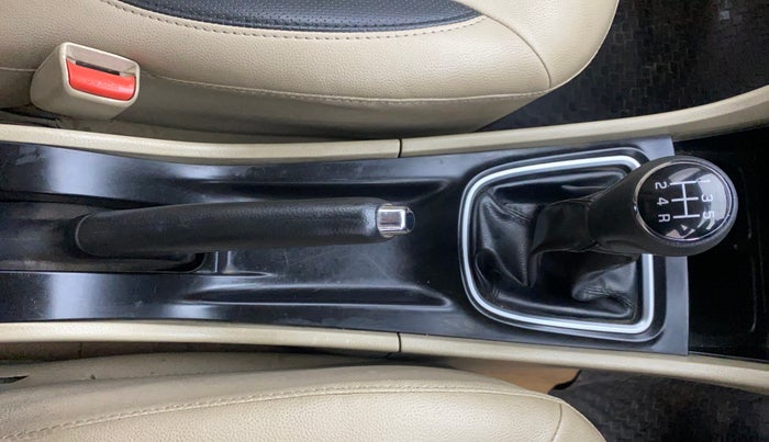 2015 Maruti Ciaz ZXI, Petrol, Manual, 78,259 km, Gear Lever