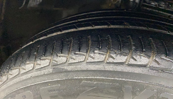 2015 Maruti Ciaz ZXI, Petrol, Manual, 78,259 km, Right Front Tyre Tread