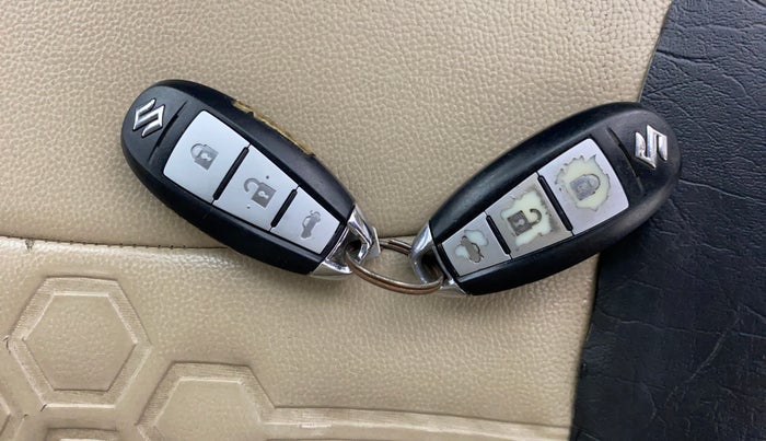 2015 Maruti Ciaz ZXI, Petrol, Manual, 78,259 km, Key Close Up