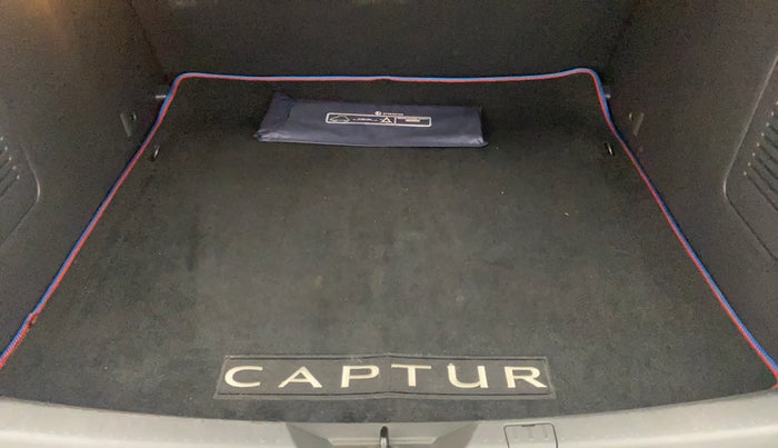 2019 Renault Captur PLATINE DIESEL DUAL TONE, Diesel, Manual, 56,720 km, Boot Inside