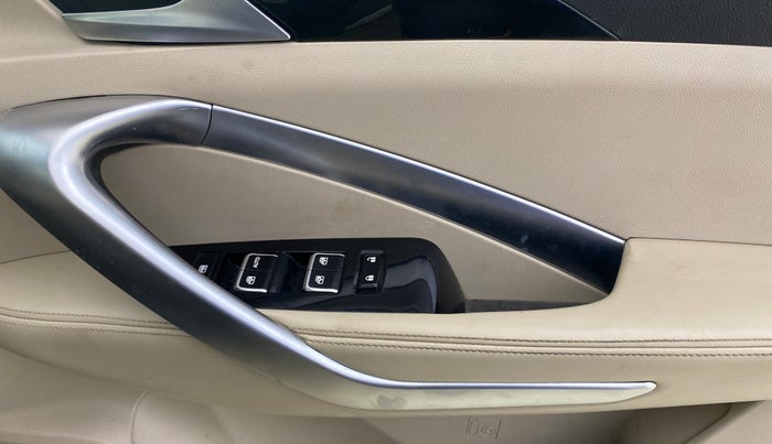 2021 MG HECTOR SHARP HYBRID 1.5 PETROL, Petrol, Manual, 73,177 km, Driver Side Door Panels Control