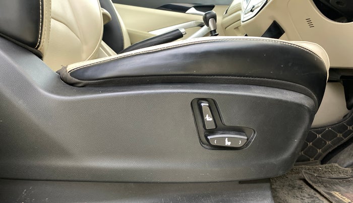 2021 MG HECTOR SHARP HYBRID 1.5 PETROL, Petrol, Manual, 73,177 km, Driver Side Adjustment Panel