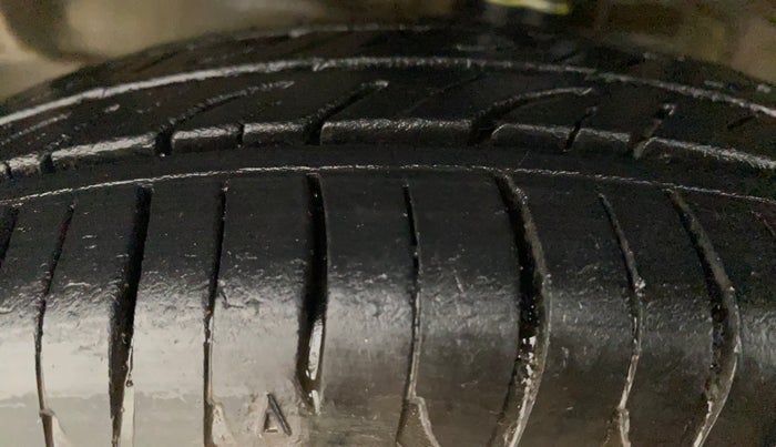 2011 Maruti Wagon R 1.0 LXI, Petrol, Manual, 38,776 km, Left Front Tyre Tread