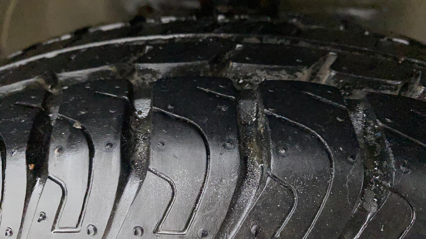 2011 Maruti Wagon R 1.0 LXI, Petrol, Manual, 38,776 km, Right Front Tyre Tread