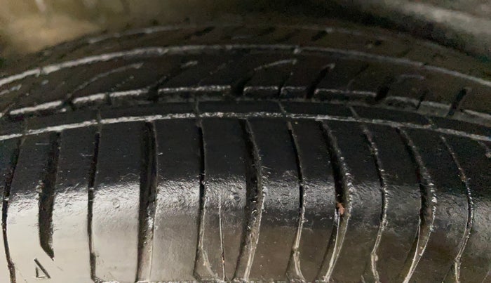 2011 Maruti Wagon R 1.0 LXI, Petrol, Manual, 38,776 km, Right Rear Tyre Tread