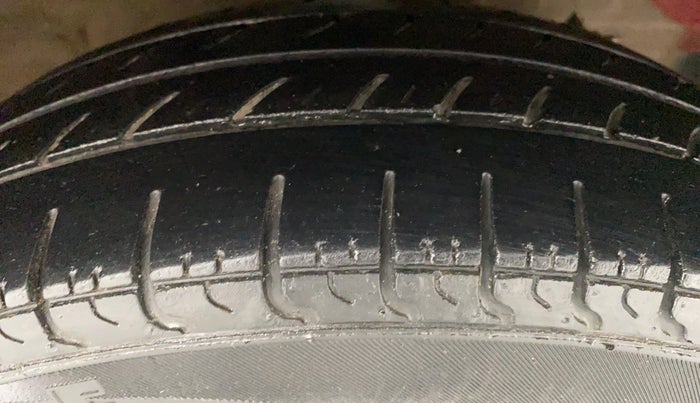 2016 Hyundai Eon ERA PLUS, Petrol, Manual, 46,024 km, Right Front Tyre Tread