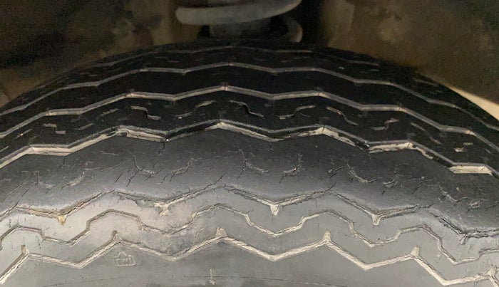 2015 Maruti Omni 5 STR, Petrol, Manual, 40,788 km, Right Front Tyre Tread