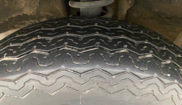 2015 Maruti Omni 5 STR, Petrol, Manual, 40,788 km, Left Front Tyre Tread