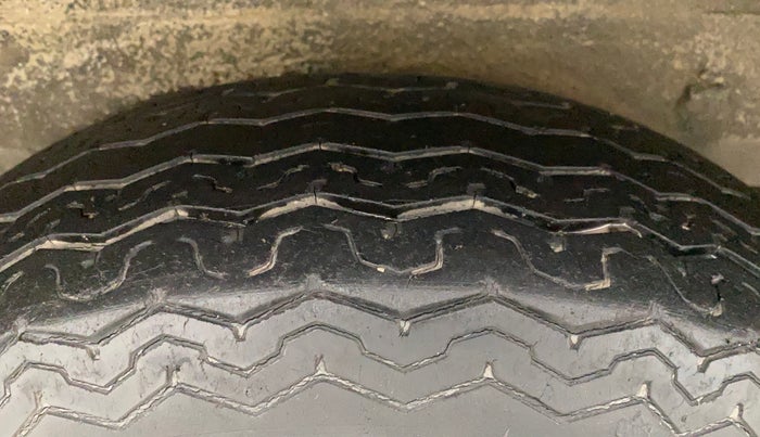 2015 Maruti Omni 5 STR, Petrol, Manual, 40,788 km, Right Rear Tyre Tread