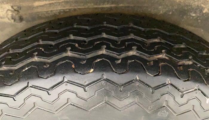 2015 Maruti Omni 5 STR, Petrol, Manual, 40,788 km, Left Rear Tyre Tread