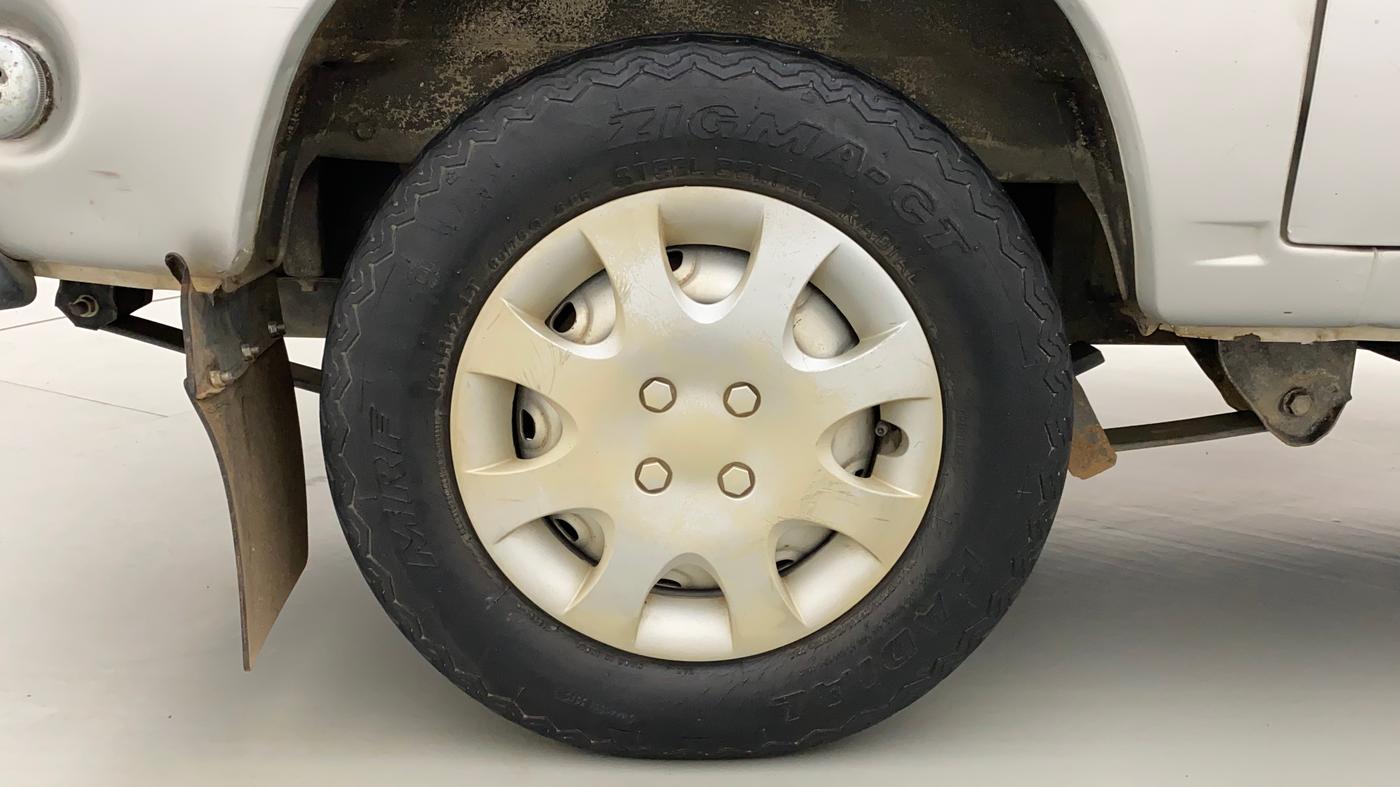 2015 Maruti Omni 5 STR, Petrol, Manual, 40,788 km, Right Rear Wheel