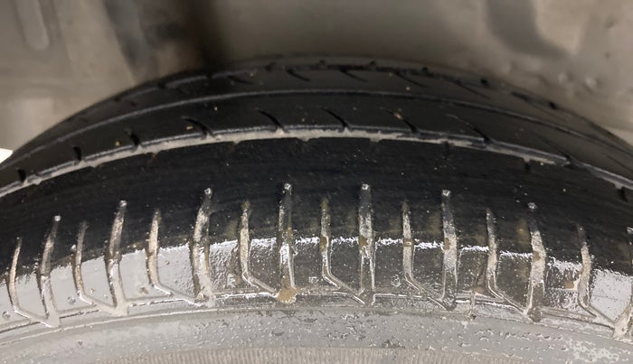 2012 Honda Brio S MT, Petrol, Manual, 82,694 km, Right Rear Tyre Tread