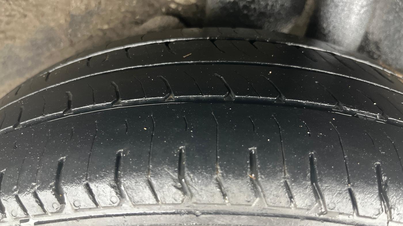 2013 Ford Figo TITANIUM 1.4 DIESEL, Diesel, Manual, 99,295 km, Left Rear Tyre Tread