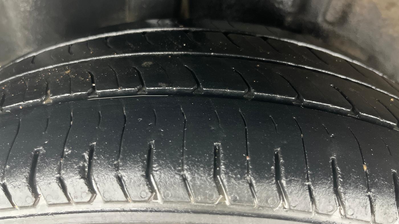 2013 Ford Figo TITANIUM 1.4 DIESEL, Diesel, Manual, 99,295 km, Right Rear Tyre Tread