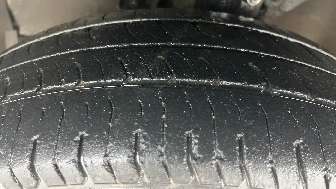 2013 Ford Figo TITANIUM 1.4 DIESEL, Diesel, Manual, 99,295 km, Left Front Tyre Tread