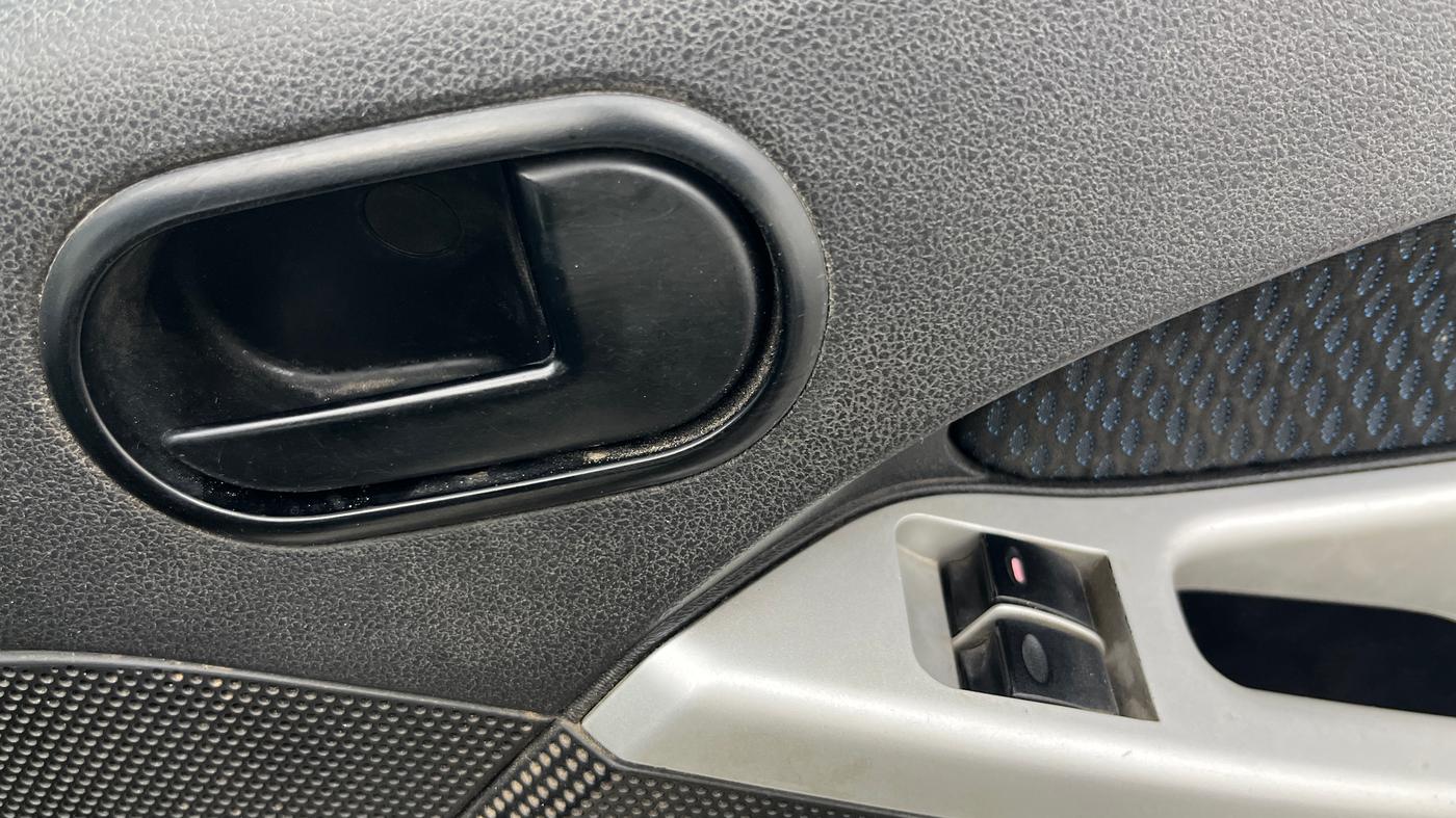 2013 Ford Figo TITANIUM 1.4 DIESEL, Diesel, Manual, 99,295 km, Driver Side Door Panels Control