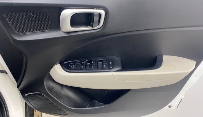 2023 Hyundai VENUE S 1.2, Petrol, Manual, 25,201 km, Driver Side Door Panels Control