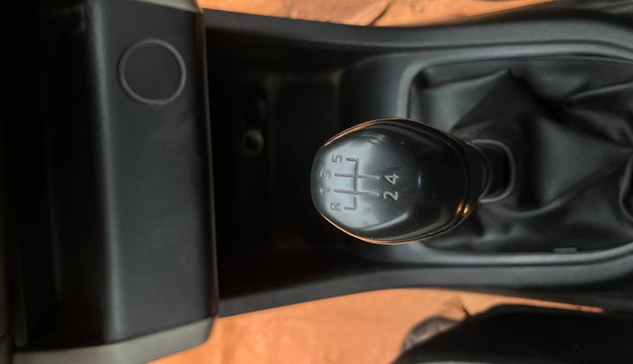 2021 Renault TRIBER RXL MT, Petrol, Manual, 64,712 km, Gear Lever