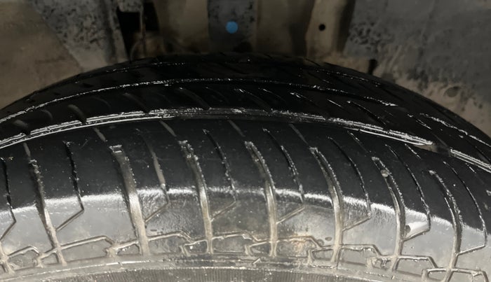 2021 Renault TRIBER RXL MT, Petrol, Manual, 64,712 km, Right Front Tyre Tread