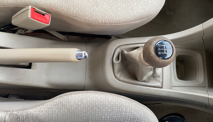 2014 Maruti Swift Dzire VDI, Diesel, Manual, 1,13,570 km, Gear Lever