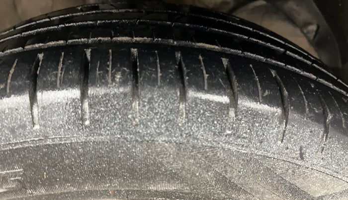 2019 Maruti Baleno ZETA PETROL 1.2, Petrol, Manual, 28,330 km, Right Front Tyre Tread