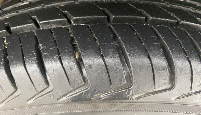 2019 Renault Kwid RXT 1.0 AMT, Petrol, Automatic, 29,568 km, Left Rear Tyre Tread