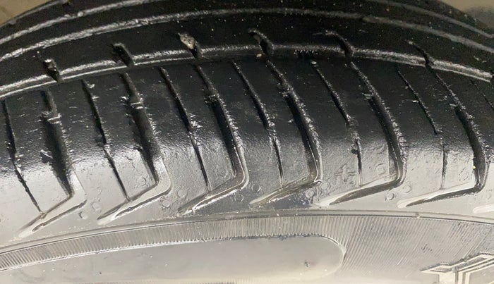 2019 Renault Kwid RXT 1.0 AMT, Petrol, Automatic, 29,568 km, Right Front Tyre Tread