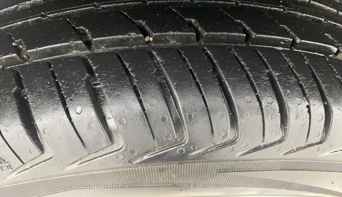 2019 Renault Kwid RXT 1.0 AMT, Petrol, Automatic, 29,568 km, Right Rear Tyre Tread