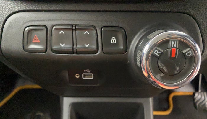 2019 Renault Kwid RXT 1.0 AMT, Petrol, Automatic, 29,568 km, Gear Lever