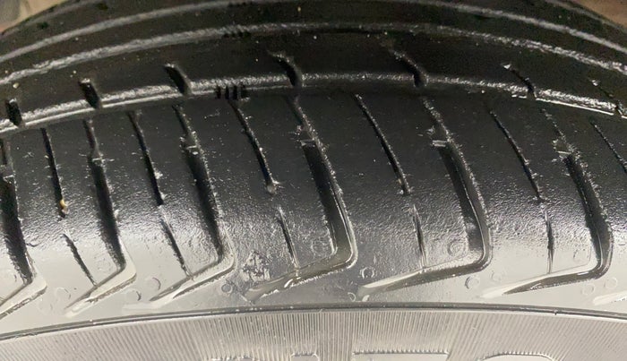 2019 Renault Kwid RXT 1.0 AMT, Petrol, Automatic, 29,568 km, Left Front Tyre Tread