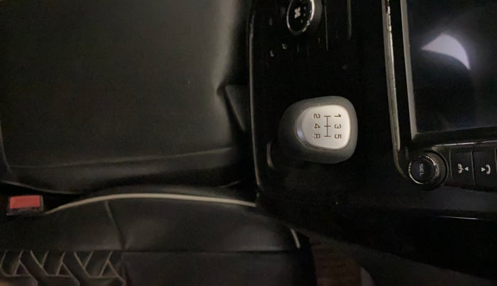 2018 Mahindra KUV 100 NXT K6+ P 6 STR, Petrol, Manual, 64,134 km, Gear Lever