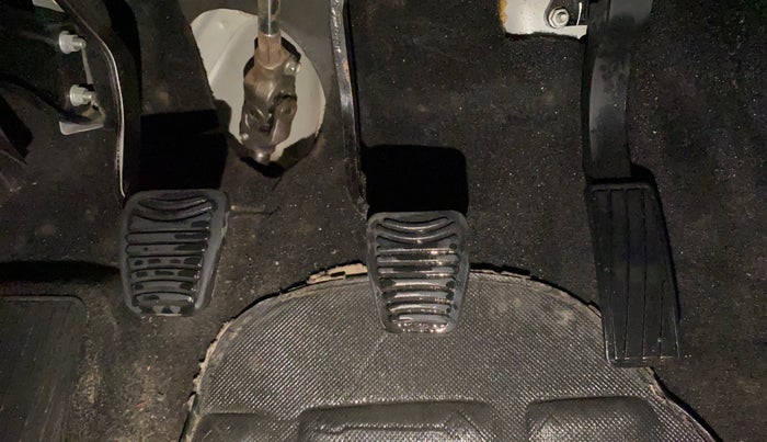 2018 Mahindra KUV 100 NXT K6+ P 6 STR, Petrol, Manual, 64,134 km, Pedals